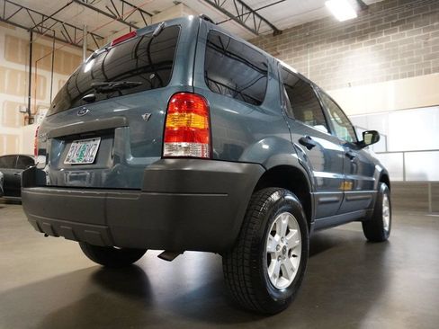 Used 2005 Ford Escape XLT AWD/4WD image 4