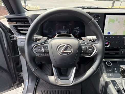 Used 2025 Lexus GX 550 w/ Accessory Package (2T) AWD/4WD image 11