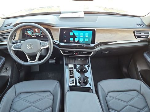 Used 2025 Volkswagen Atlas SE image 26