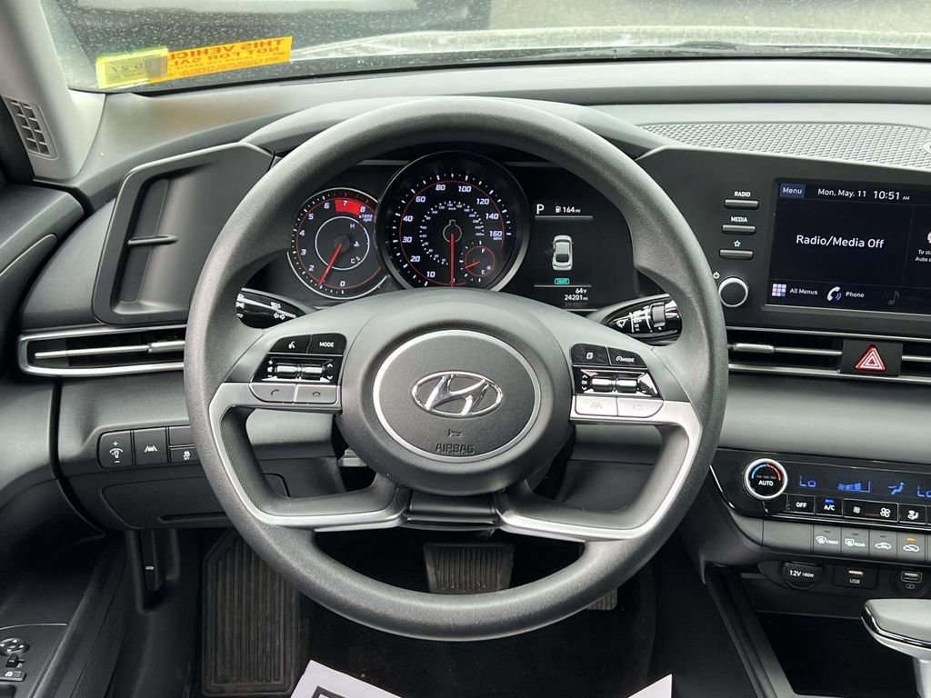 Used 2023 Hyundai Elantra SEL w/ Preferred Accessory Package FWD image 15