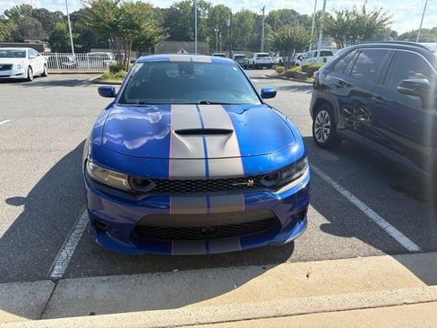 Used 2019 Dodge Charger Scat Pack w/ Technology Group RWD image 2