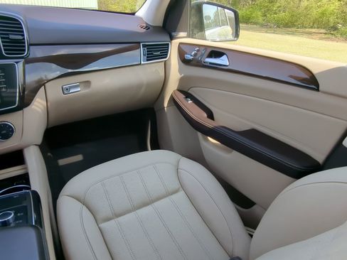 Used 2019 Mercedes-Benz GLE 400 4MATIC image 15