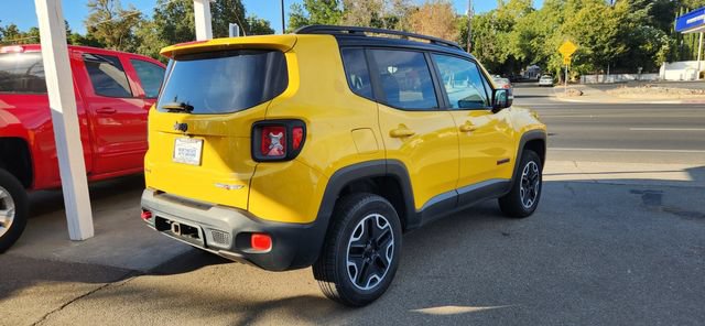 Used 2017 Jeep Renegade Trailhawk AWD/4WD image 2