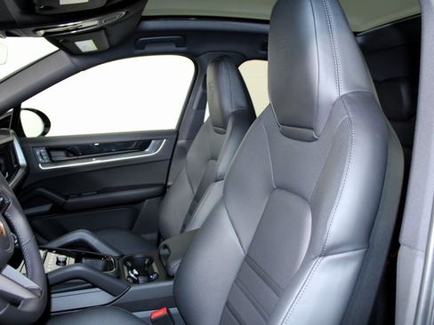 Certified 2024 Porsche Cayenne Coupe image 18