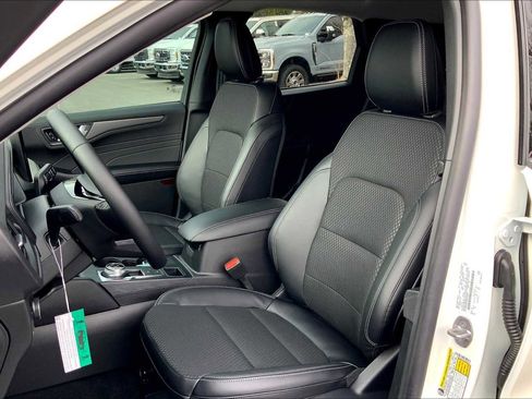 New 2025 Ford Escape SE image 9