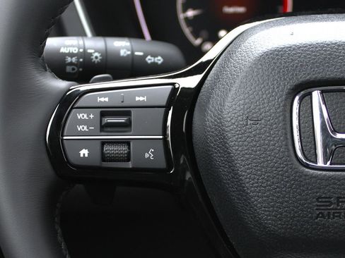 New 2025 Honda Pilot Touring image 21