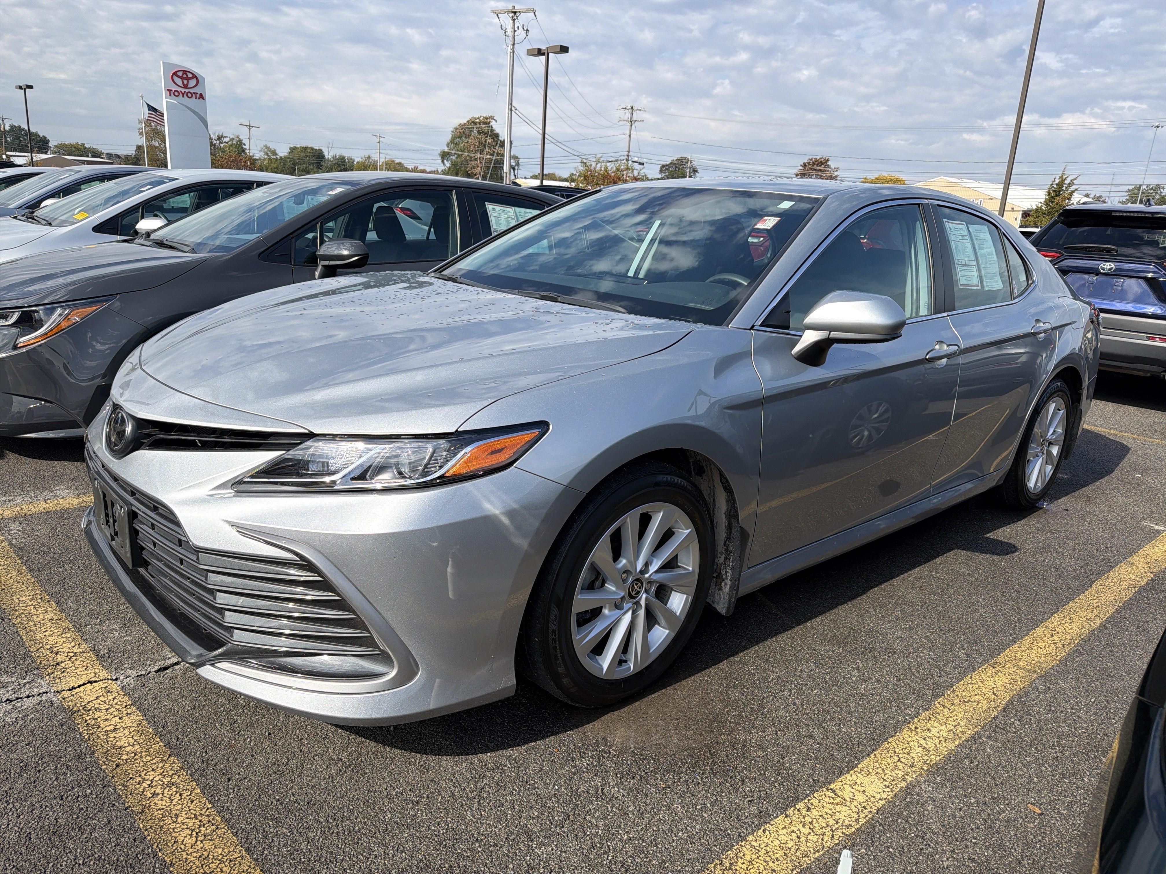 Used 2022 Toyota Camry LE w/ Carpet Mat Package (TMS) FWD image 4