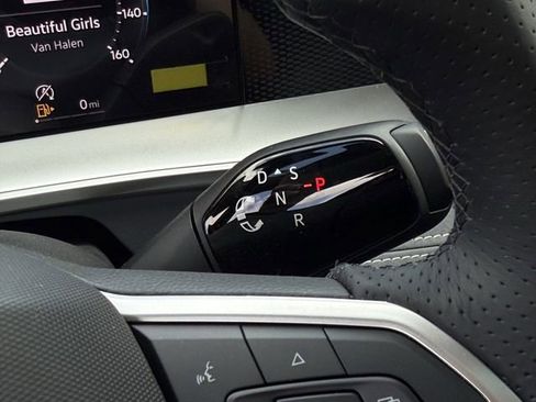 New 2026 Volkswagen Tiguan SE R-Line FWD image 16