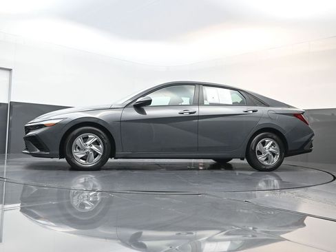 Certified 2026 Hyundai Elantra SE FWD image 26