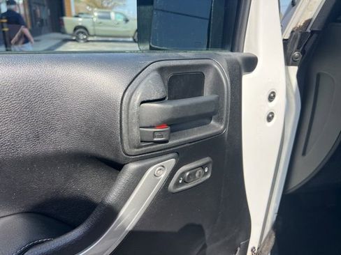 Used 2014 Jeep Wrangler Unlimited Sport image 5