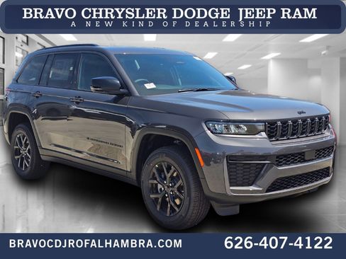 New 2026 Jeep Grand Cherokee Altitude RWD image 1