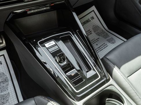 Used 2024 Volkswagen Golf R image 20