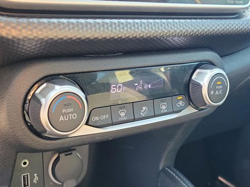 Certified 2020 Nissan Kicks SV image 28