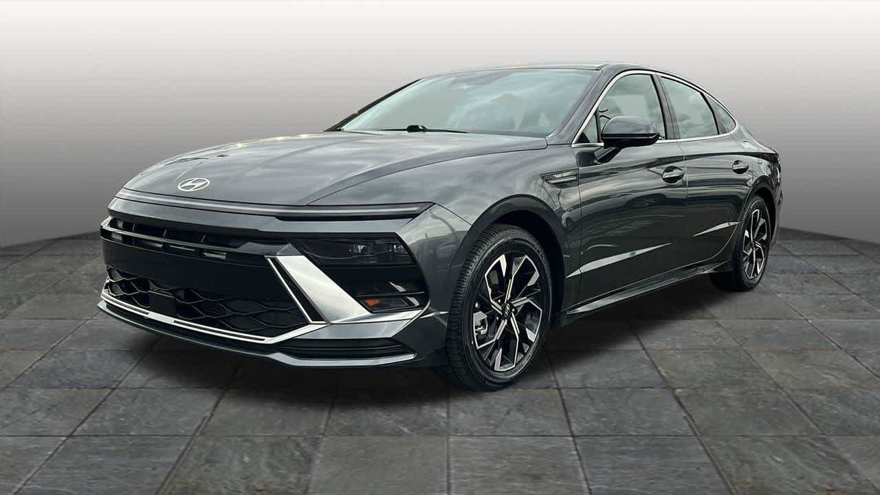 Certified 2025 Hyundai Sonata SEL FWD image 1