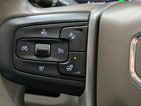 Used 2022 GMC Yukon XL Denali image 8