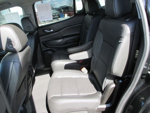 Used 2023 GMC Acadia SLT w/ Technology Package image 11