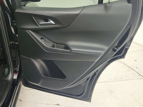 Used 2025 Chevrolet Equinox LT FWD image 34