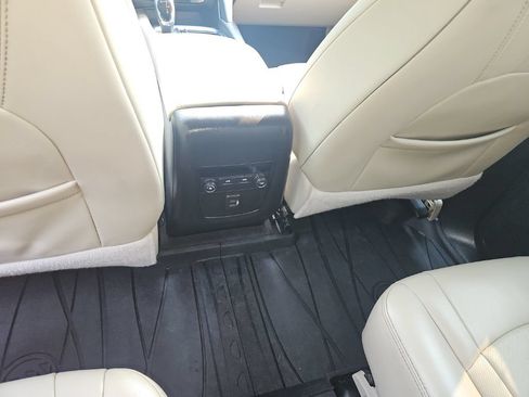 Used 2020 Buick Enclave Essence w/ LPO, Luxury Package AWD/4WD image 23