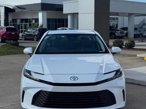 Used 2026 Toyota Camry LE w/ Convenience Package image 3