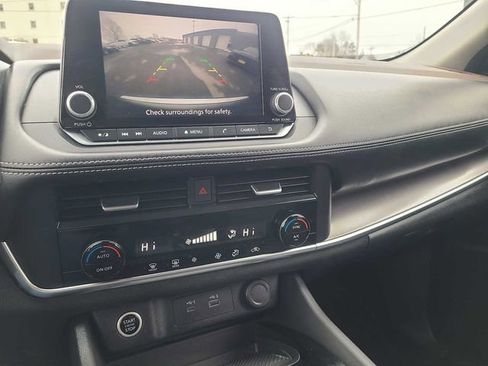 Used 2023 Nissan Rogue SV image 29