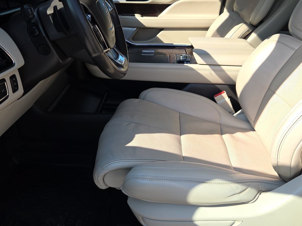 Used 2019 Lincoln Navigator L Reserve w/ Cargo Package AWD/4WD image 16