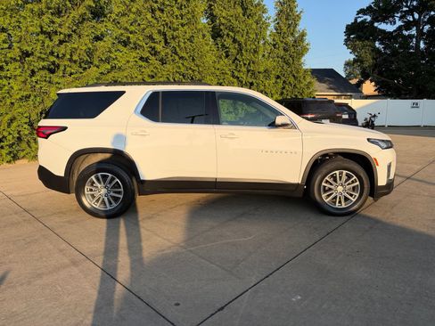 Used 2023 Chevrolet Traverse LT FWD image 32