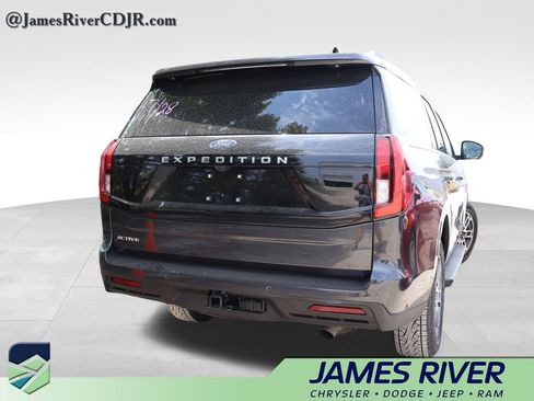 Used 2025 Ford Expedition Active AWD/4WD image 16