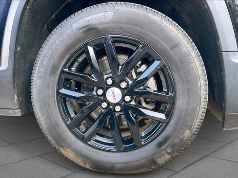 Used 2018 GMC Acadia SLT image 11