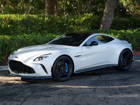 Used 2025 Aston Martin V8 Vantage Coupe image 2
