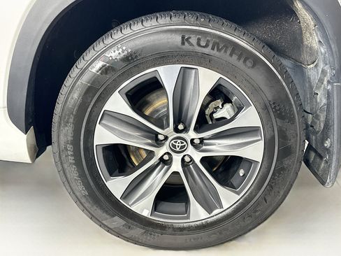 Used 2023 Toyota Highlander XLE image 11