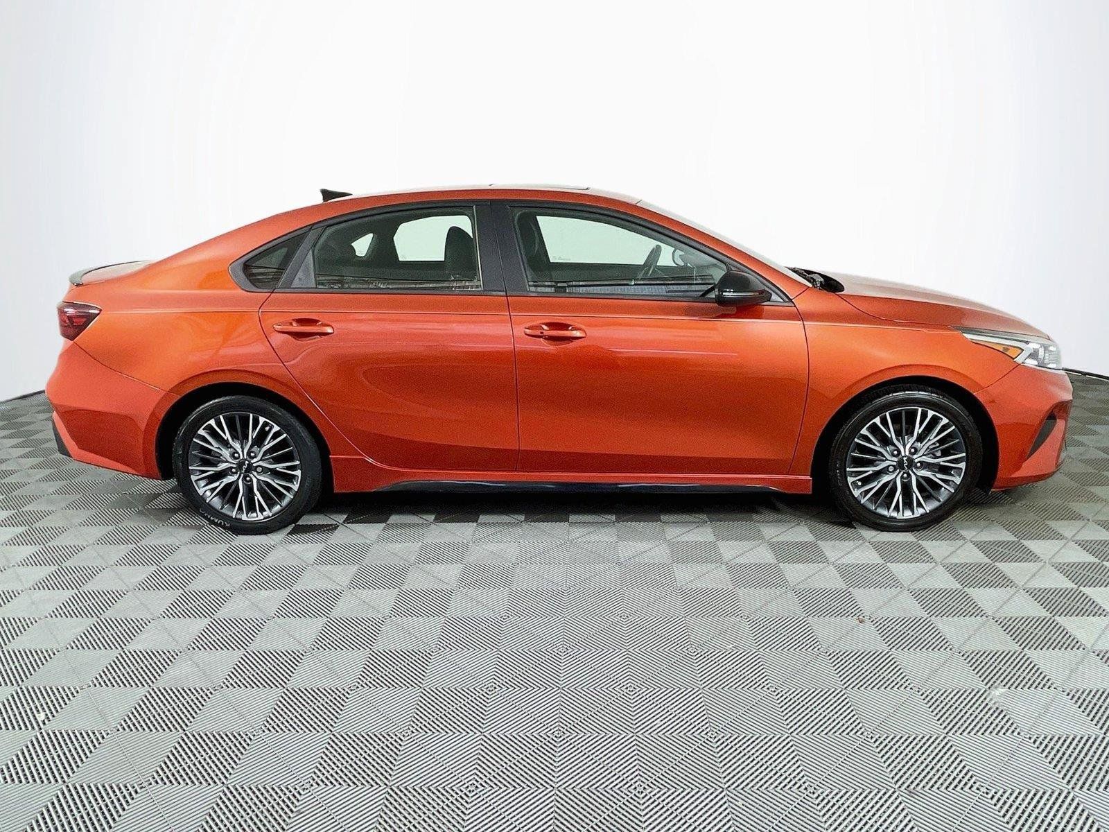Used 2022 Kia Forte GT-Line w/ GT-Line Premium Package FWD image 11