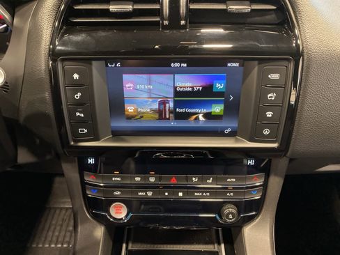 Used 2017 Jaguar F-PACE Premium image 12