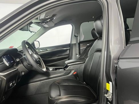 Used 2023 Jeep Grand Cherokee L Limited w/ Luxury Tech Group II image 22