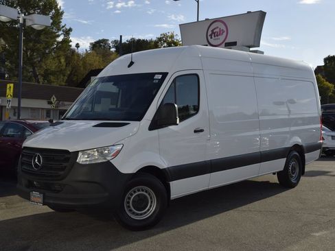 Used 2024 Mercedes-Benz Sprinter 2500 w/ Acoustic Package image 2