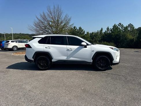 Used 2021 Toyota RAV4 XLE FWD image 3