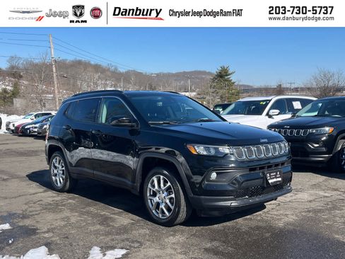 Used 2022 Jeep Compass Latitude image 1
