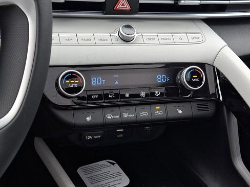 New 2026 Hyundai Elantra Limited FWD image 17