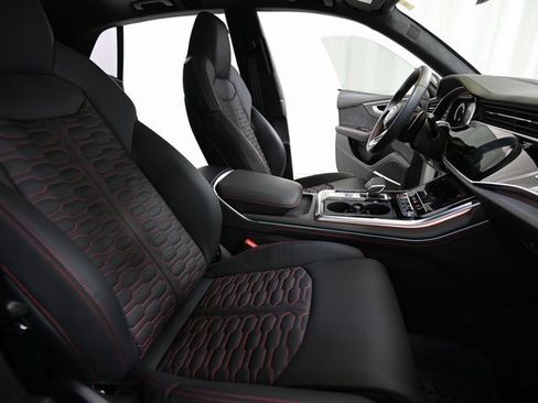Used 2025 Audi RS Q8 performance image 27