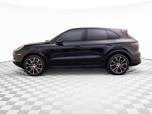 Certified 2023 Porsche Cayenne Platinum Edition image 2