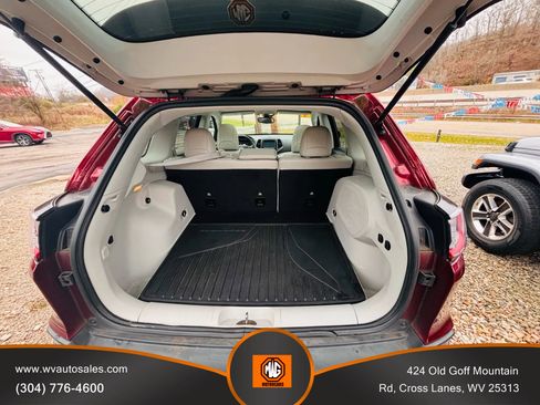 Used 2021 Jeep Cherokee Latitude Plus w/ Sun & Sound Group image 17