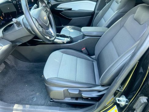 Used 2025 Chevrolet Trax LT w/ LT Convenience Package FWD image 13