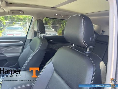 Used 2023 Volkswagen Atlas SE w/ Panoramic Sunroof Package FWD image 12