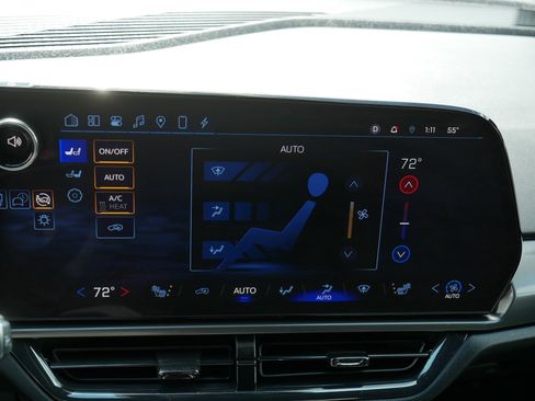 Used 2024 Chevrolet Equinox EV RS AWD/4WD image 23