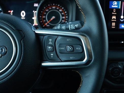 Used 2025 Jeep Wrangler Unlimited Sahara AWD/4WD image 14