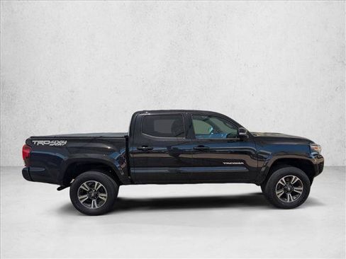 Used 2019 Toyota Tacoma TRD Sport AWD/4WD image 4