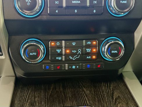 Used 2021 Ford F250 Lariat w/ Lariat Value Package AWD/4WD image 17