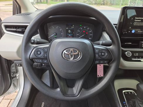 Certified 2025 Toyota Corolla LE FWD image 28