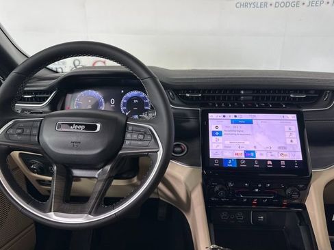 New 2025 Jeep Grand Cherokee Limited w/ Luxury Tech Group II image 10
