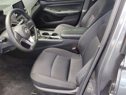 Used 2025 Nissan Altima 2.5 SV FWD image 5