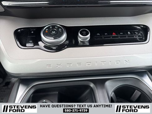 Used 2025 Ford Expedition Active AWD/4WD image 35